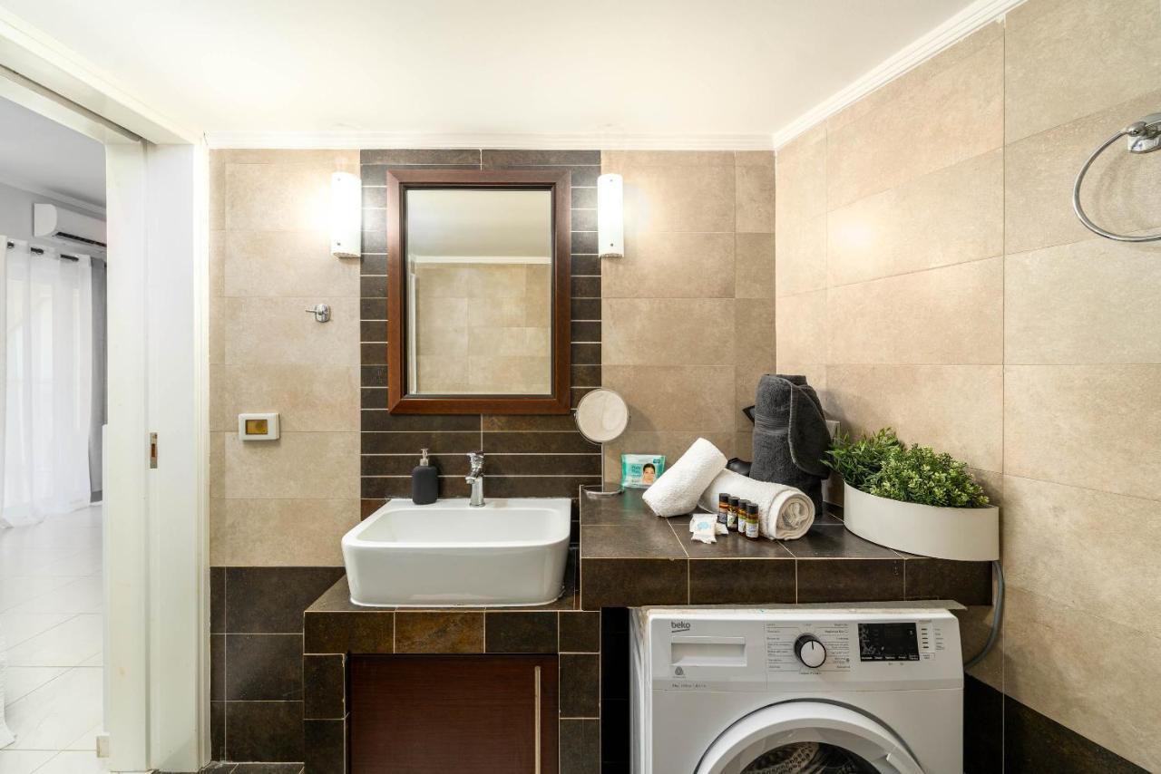Byron Luxury Apartments Aegium Buitenkant foto