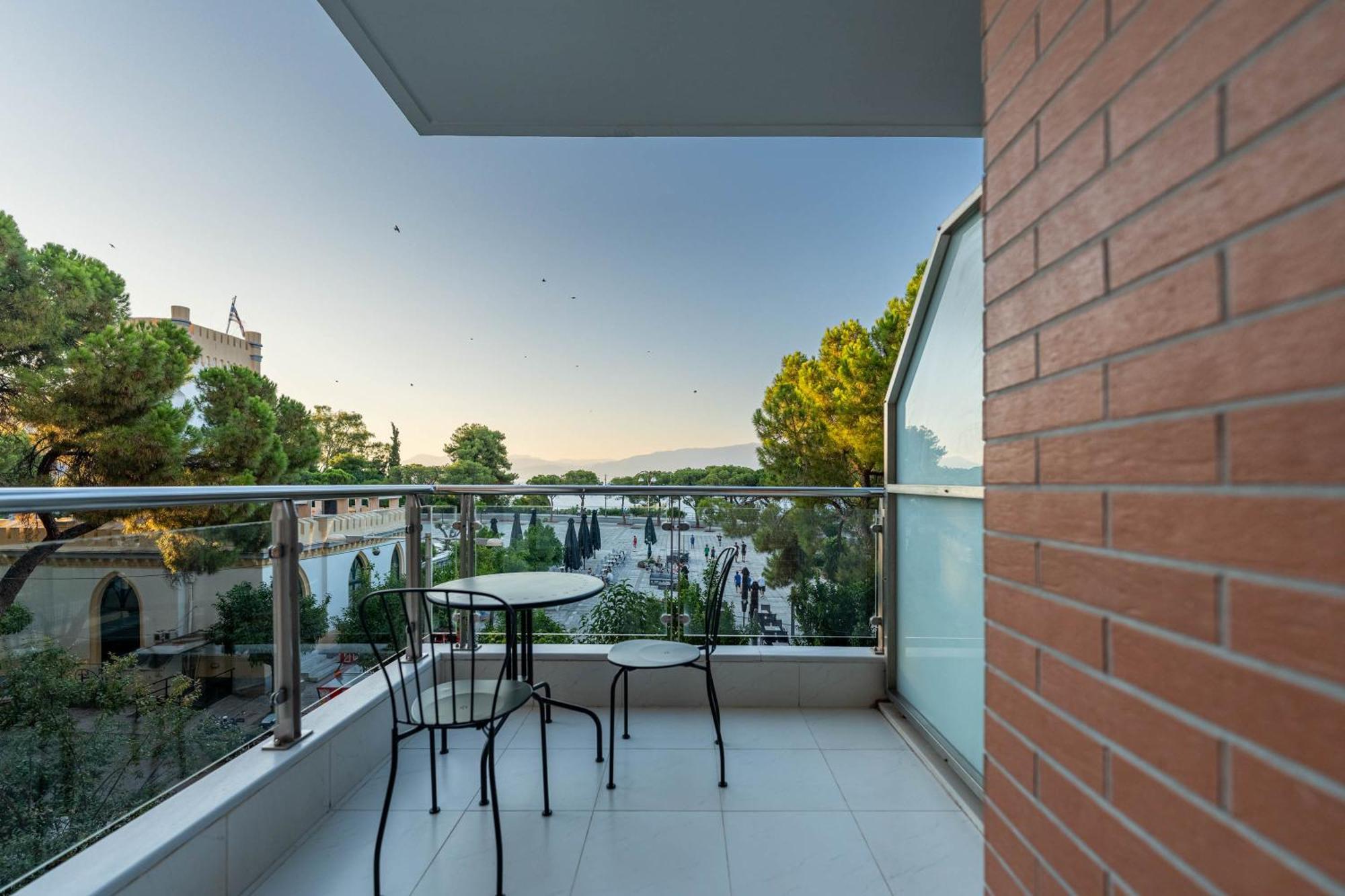 Byron Luxury Apartments Aegium Buitenkant foto